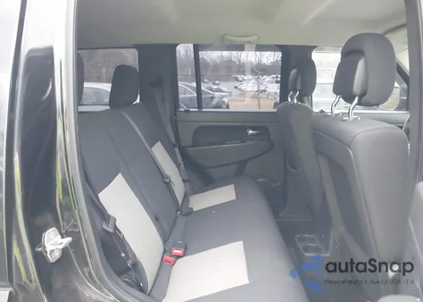 2010 Jeep Liberty Sport z USA, uszkodzony, nr VIN 1J4PN2GKXAW132047